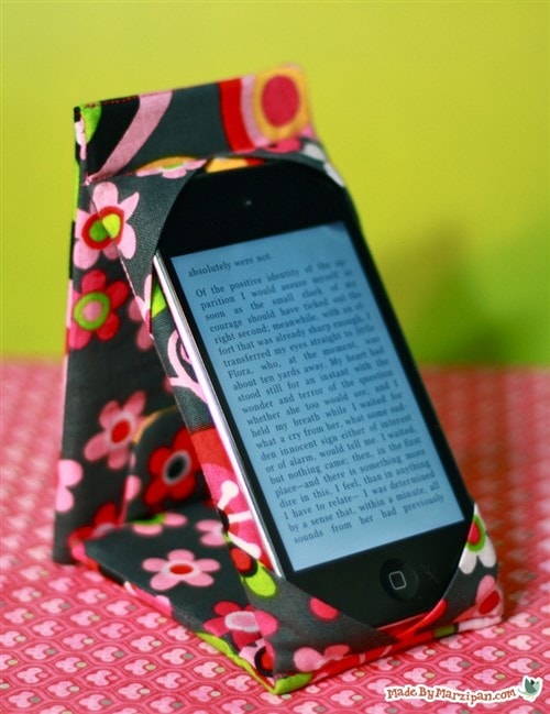 Gift Ideas For Grandparents - DIY Case Stand